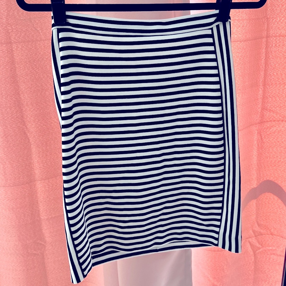 Banana Republic b&w striped pencil skirt, size 0